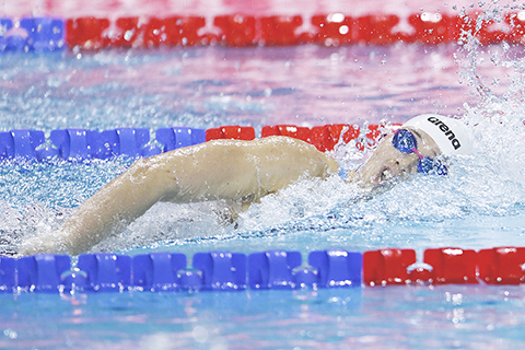 ◎ 十二月十五日,在匈牙利布達佩斯舉行的世界短池游泳錦標賽上,參加世界短池游泳賽的中國香港隊何詩蓓贏得女子二百米自由泳冠軍。(美聯社/Denes Erdos)