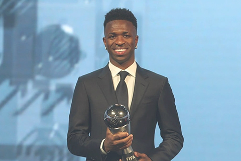 ◎ 皇馬球星雲尼斯奧斯守得雲開見月明,今年終於榮獲「世界足球先生」光榮稱號。(美聯社)