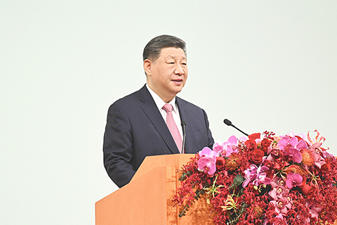 ◎ 昨日上午,慶祝澳門回歸祖國廿五周年大會暨澳門特別行政區第六屆政府就職典禮在澳門東亞運動會體育館隆重舉行。中共中央總書記、國家主席、中央軍委主席習近平出席並發表重要講話。(新華社圖片)