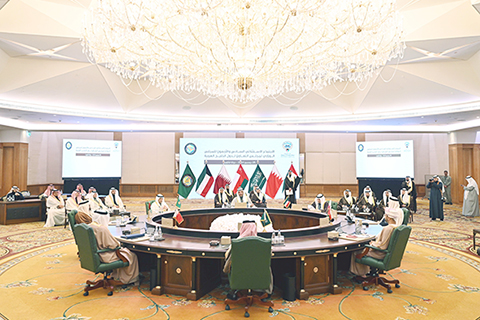 ◎ 十二月二十六日,海合會部長理事會第四十六次特別會議在科威特首都科威特城舉行。海灣阿拉伯國家合作委員會(海合會)秘書長布達維表示,海合會支持敘利亞和黎巴嫩維護主權完整和安全穩定,譴責以色列的襲擊和佔領行徑。(新華社)