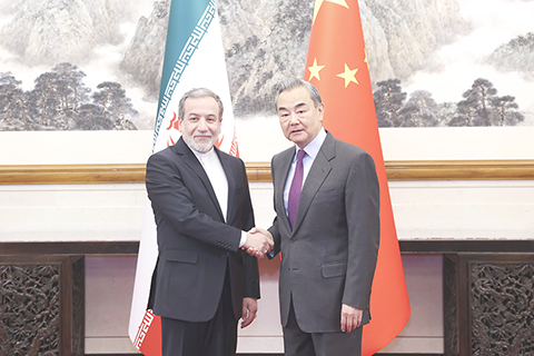 ◎ 十二月廿八日,中共中央政治局委員、外交部長王毅在北京同伊朗外長阿拉格齊舉行會談。(新華社記者 龐興雷 攝)