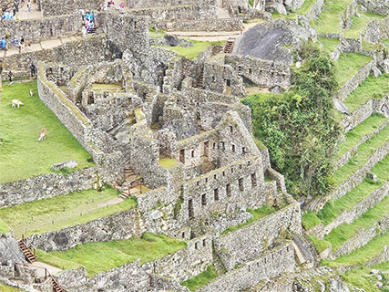 古城和梯田依山修建