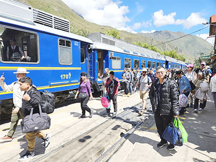 熱鬧的馬丘比丘車站