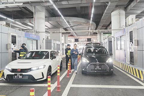 ◎ 港珠澳大橋海關驗放「北上」澳門單牌車。(林昌鋒攝)