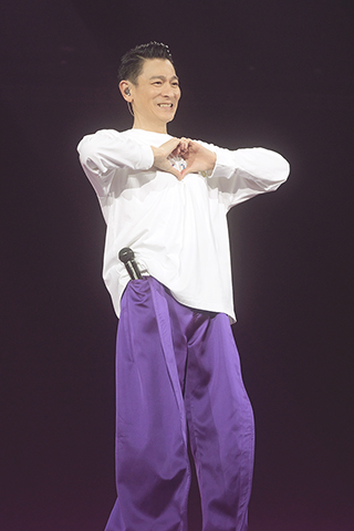 ◎ 台上的華仔演出投入。