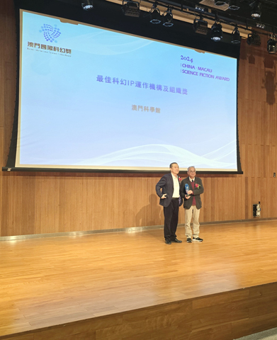 ◎ 勞工局人員到工地講解勞動權益。