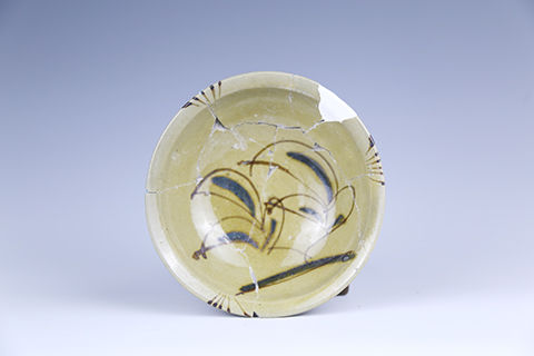 唐代青釉褐綠彩瓷碗。 (湖北省文物事業發展中心 供圖)