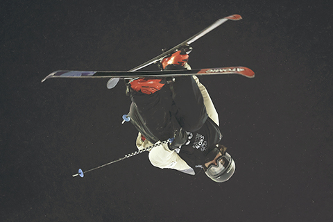 ◎ 二月十五日,加拿大的布倫丹.麥凱在阿爾伯塔省卡爾加里舉行的男子世界盃自由式滑雪U型場地技巧比賽中參加比賽。(傑夫.麥金托什/加拿大新聞社通過美聯社)