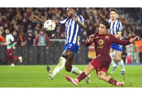 ◎ 戴巴拿(下)梅開二度,送羅馬隊晉級。(美聯社)