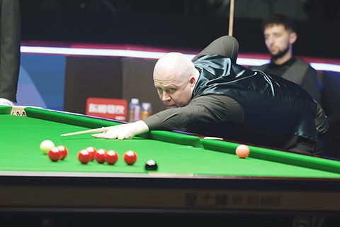 ◎ 三月一日,江西玉山斯諾克世界公開賽落幕,希堅斯十比六戰勝喬·奧康納,時隔四年再奪排名賽冠軍。(中新社星牌體育 供圖)