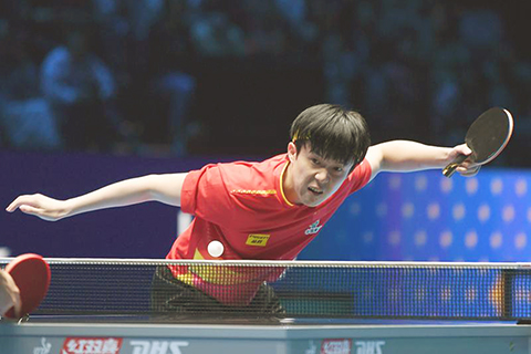 ◎ 四月十五日,中國選手王楚欽四比0戰勝澳大利亞選手阿迪蒂亞.薩琳。(新華社記者 陳鐸 攝)