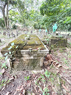 這些高起來的墓地可能代表了主人的身份