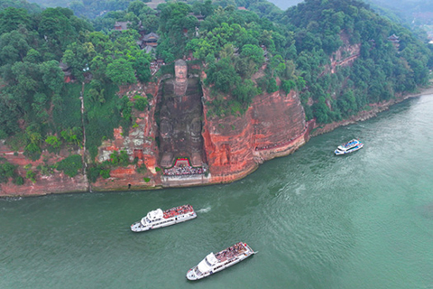 2025年5月3日,四川樂山大佛航拍圖。(中新社記者 劉忠俊 攝)