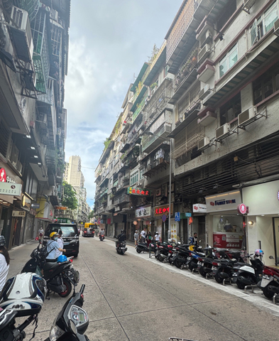 ◎ 連勝馬路近高士德馬路一帶近日有多間店舖先後結業,有附近商舖老闆表示,好擔心「啲吉舖」。