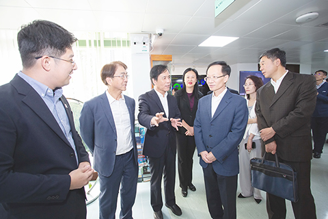 ◎ 代表團在月球與行星科學全國重點實驗室與科研人員交流。