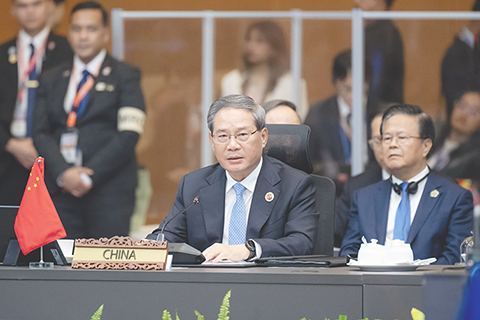 ◎ 當地時間十月二十七日,國務院總理李強在馬來西亞吉隆坡出席第二十八次東盟與中日韓領導人會議。(新華社記者 翟健嵐 攝)