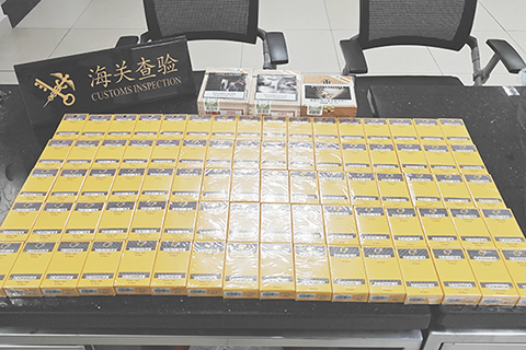 ◎ 港珠澳大橋海關查獲一起跨境客車司機違規攜帶八百三十二支雪茄。