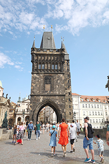 通往舊城區的橋塔