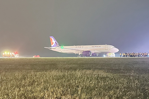 ◎ 機場舉行全面緊急演習。