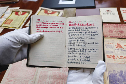 中國人民志願軍第65軍軍醫李泉水的朝鮮戰地日記。(王小文 攝)