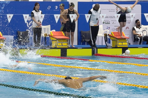 ◎ 亞青運澳門泳隊周浩正在混接蝶泳拼搏。