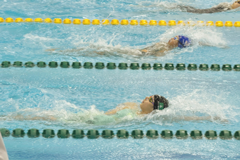 ◎ 黃婉柔代表澳門參加亞青百米仰初賽。