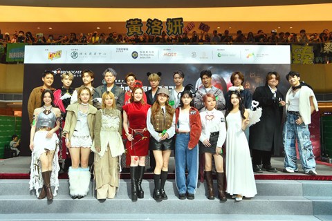 ◎ 歌手出席新城勁爆頒獎禮記招。