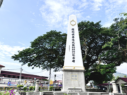 十月十四日,檳榔嶼華僑抗戰殉職機工罹難同胞紀念碑莊嚴矗立。(洪沂 攝)