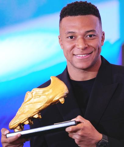 ◎ 皇馬麥巴比昨日在馬德里獲頒金靴獎。(美聯社)