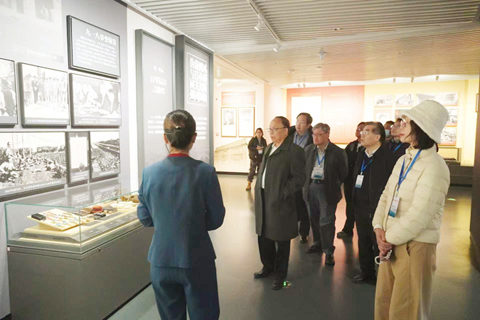 ◎ 澳門媒體參觀吉林省近現代史展。