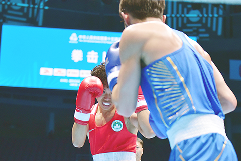 ◎ 澳門拳手沙爾文不敵廣東對手。