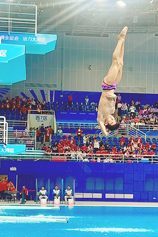 ◎ 澳門跳水運動員賀向榮出戰男子一米跳板比賽。