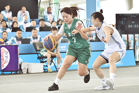 ◎ 三人女籃澳門陳敏琪突破。