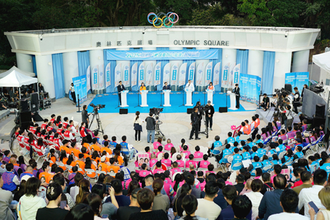 ◎ 十一月十五日下午,香港島東地方選區論壇在香港公園奧林匹克廣場舉行。候選人包括吳秋北、植潔鈴、郭浩景、阮建中、李清霞。(香港中通社陳奕啟 攝)