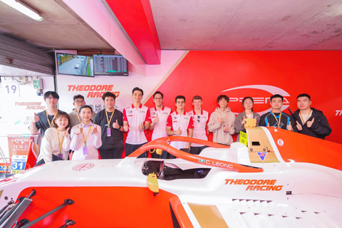 ◎ 澳娛綜合組織「極速傳奇-格蘭披治探秘遊」,由梁瀚昭、史雷特及達阿尼向學生介紹車隊運作及賽前准備工作。