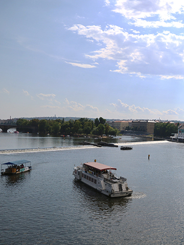 通過米霍夫水閘的船隻