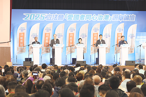 ◎ 十一月十九日,香港二0二五立法會功能界別勞工界選舉論壇在荔枝角政府合署舉行。參選人包括蘇柏燦、周小松、譚金蓮、李廣宇、林偉江。(香港中通社 鄧梓傑 攝)