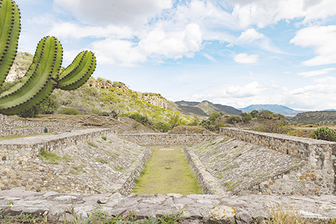◎ 這是九月十七日在墨西哥瓦哈卡州亞古爾遺址拍攝的球場遺跡。
