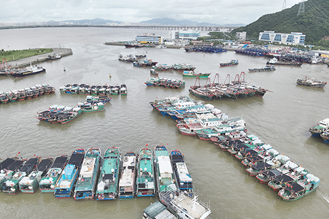 ◎ 洪灣中心漁港。