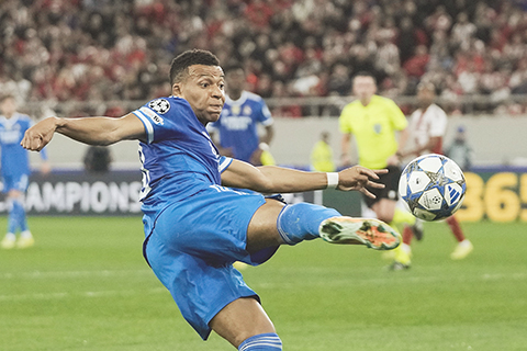 ◎ 神勇麥巴比在希臘包辦皇馬四個入球。(美聯社)