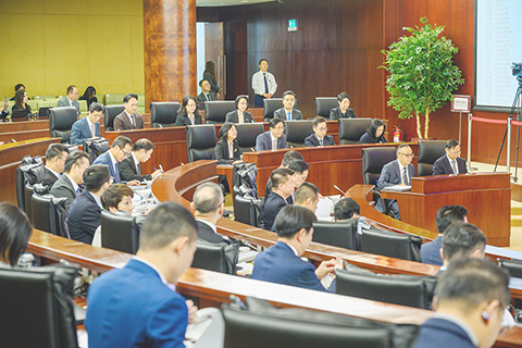 ◎ 柯嵐昨日列席立法會全體會議,引介明年社會文化領域施政方針政策,以及回應議員提問。