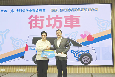 ◎ 吳小麗昨日接收「街坊車」。