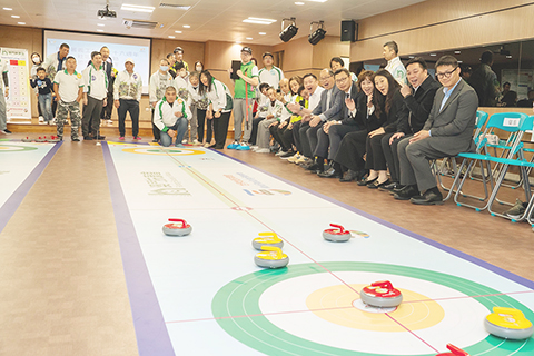 ◎ 嘉賓欣賞地壺球賽事。