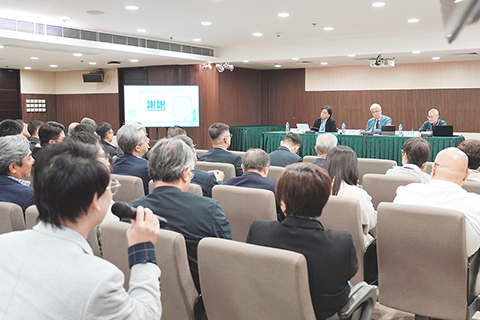 ◎ 土地工務局向建築業界六會代表介紹《城市建築法律制度》修訂草案內容,收集業界意見。