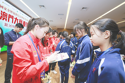 ◎ 國家金牌運動員與本地青年互動。