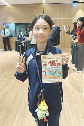 ◎ 本地青少年欣慰獲得國家金牌運動員指導與贈品。