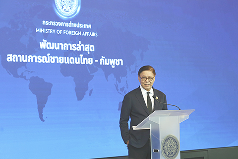 ◎ 十二月十三日,泰國外長西哈薩.蓬集格在位於曼谷的泰國外交部舉行新聞發佈會時講話。(新華社記者 孫瑋彤 攝)