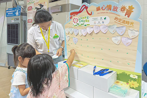 ◎ 小朋友張貼「心晴留言」表達情緒。