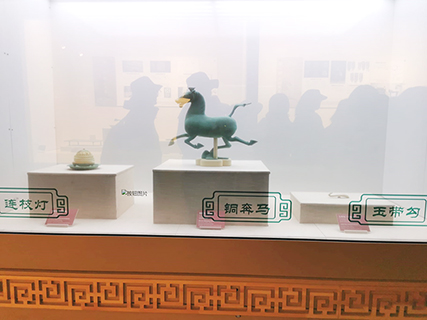 陳列室內的銅奔馬