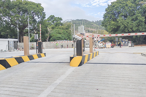 ◎ 位於路環市區打纜街(原飛鷹訓練基地)的臨時戶外公共停車場。